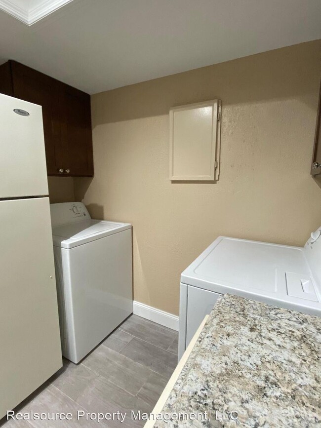 Building Photo - 2526 Lemontree Ln
