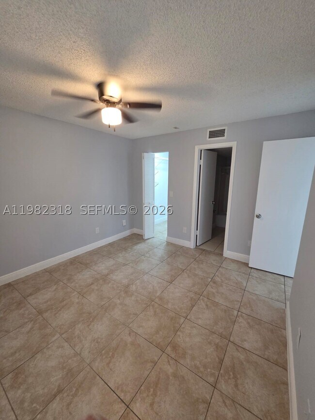 Building Photo - 1241 SW 46th Ave