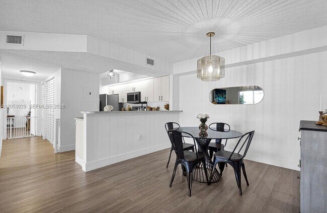 Foto del edificio - 8680 SW 212th St