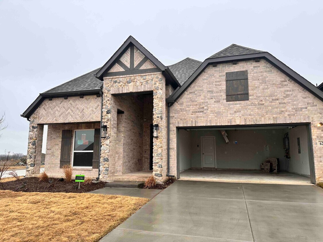 Primary Photo - 6253 Muller Creek Dr