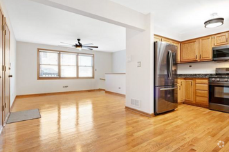 Building Photo - 7411 N Claremont Ave