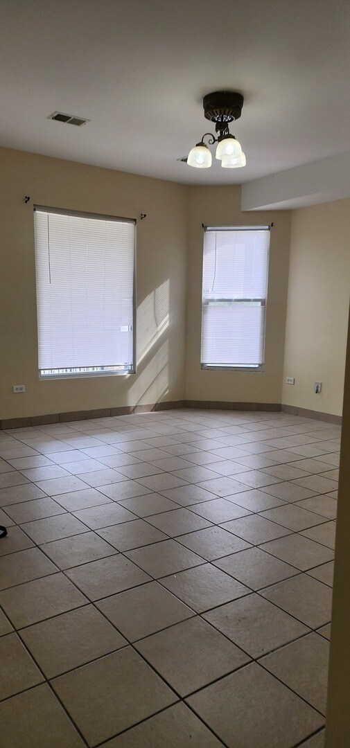 Foto del edificio - 1 S Cagwin Ave