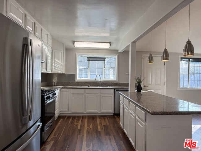Foto del edificio - 2939 Oakhurst Ave