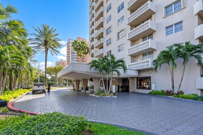 Foto del edificio - 90 Edgewater Dr