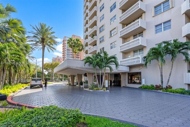 Building Photo - 90 Edgewater Dr