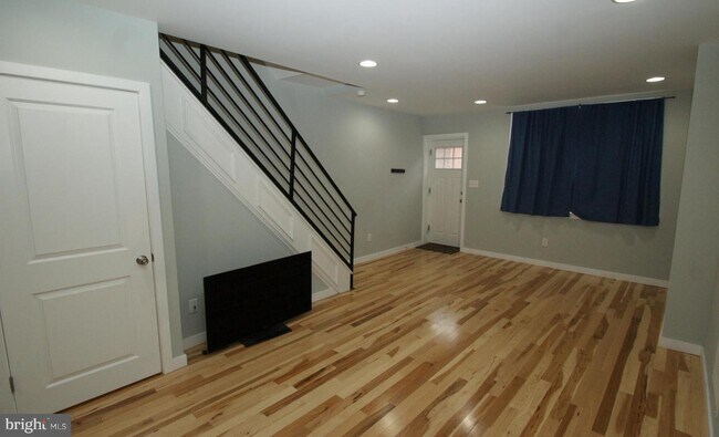 Building Photo - 2032 S Croskey St