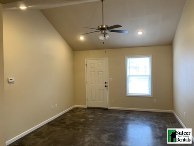 Building Photo - The Oaks - Water &amp; Sewer Included
