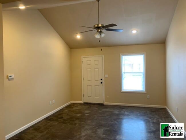 Building Photo - The Oaks: Water &amp; Sewer Included