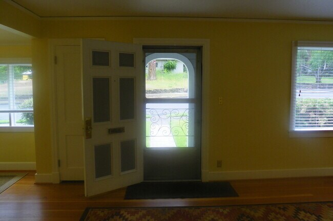Foto del edificio - PETS CONSIDERED! Located in Bend's HISTORIC District, Walk to Drake Park! A/C, All Appliances, Ha...