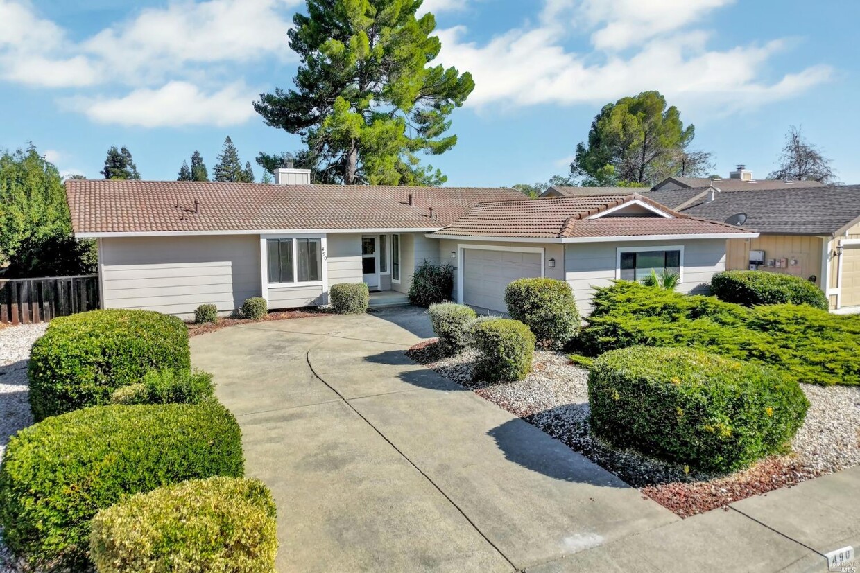 490 Yellowstone Dr, Vacaville, CA 95687 House Rental in Vacaville, CA