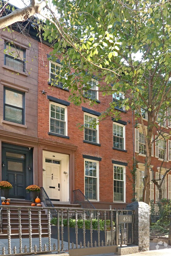 Primary Photo - 449 W 24th St