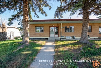 Building Photo - 4927-49255 55 Ave