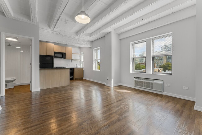 Building Photo - 5718 N Winthrop Ave