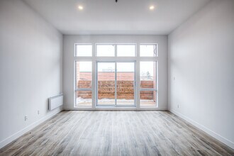 Building Photo - Le Lowney 5-6-7