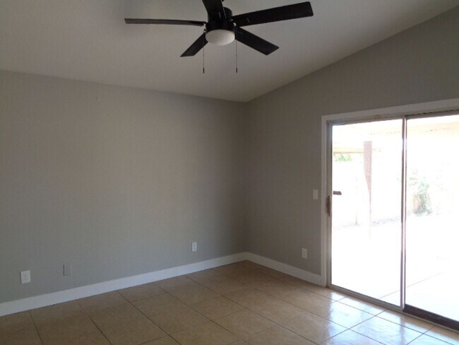 Building Photo - Nice 3 bedroom house in west valley-recent...