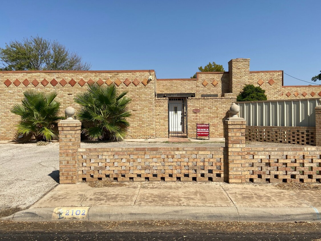 Primary Photo - 2102 Rosita Dr