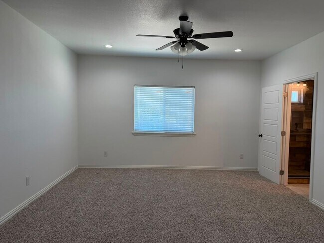 Foto del edificio - 6800 Oak Crest Dr W