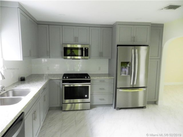 Primary Photo - 2537 Hayes St