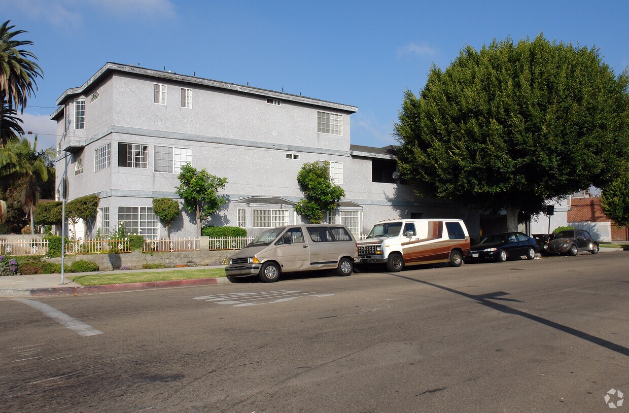 Foto principal - 211 N Cedar Ave