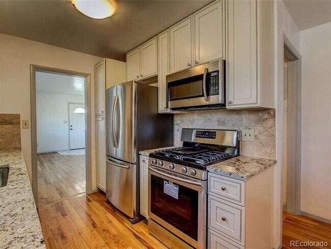 Building Photo - Updated 3br 2ba home close to parks, RTA, ...