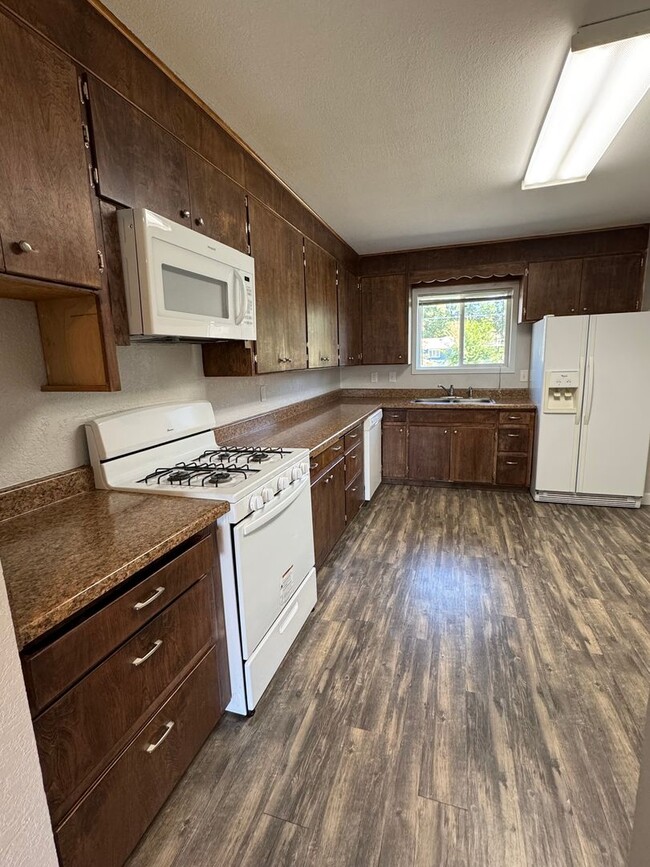 Building Photo - 1109 N18th Triplex