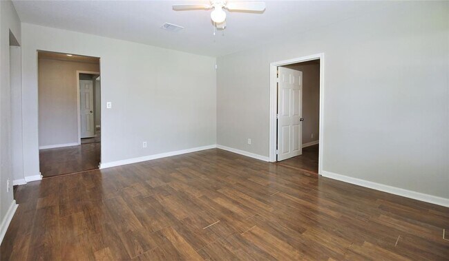 Building Photo - 10202 Cathedral Dr