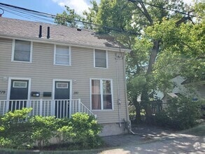 Building Photo - 280 Raglan Rd