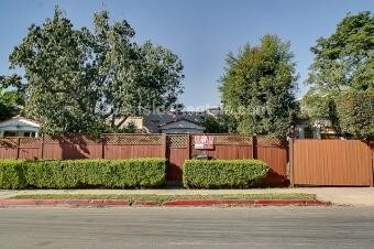 Primary Photo - 1303 N Orange Dr