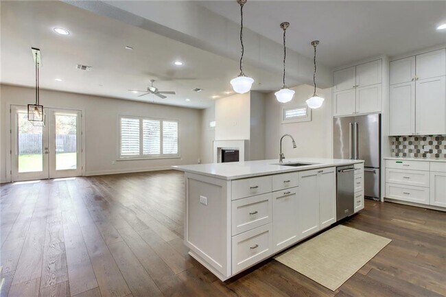 Foto del edificio - 4503 Shoalwood Ave