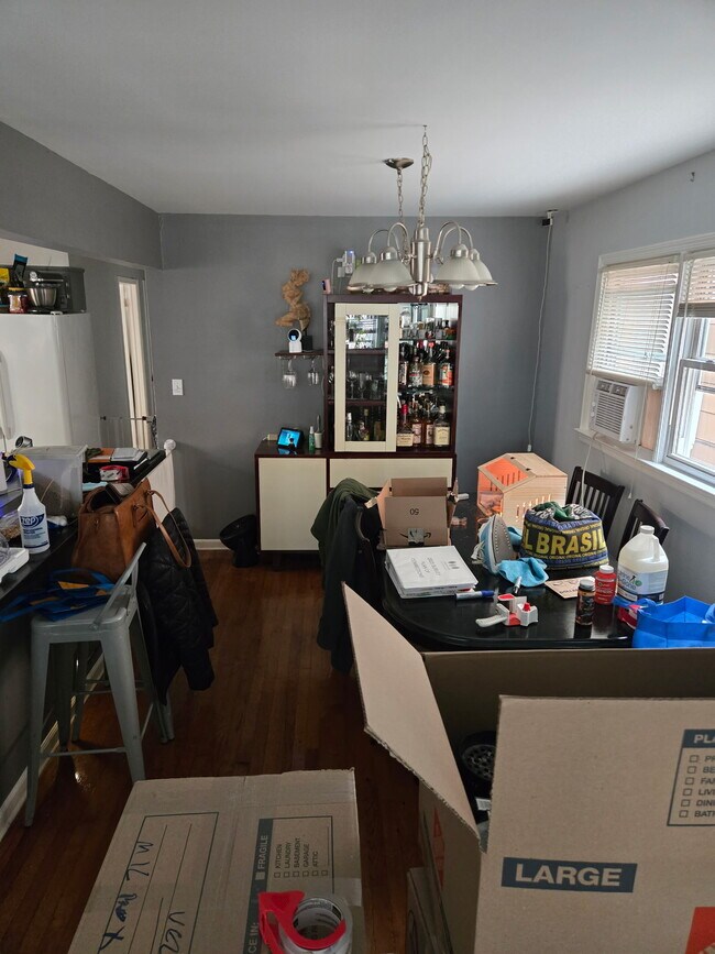 Sala de estar frente al comedor - 38 6th St