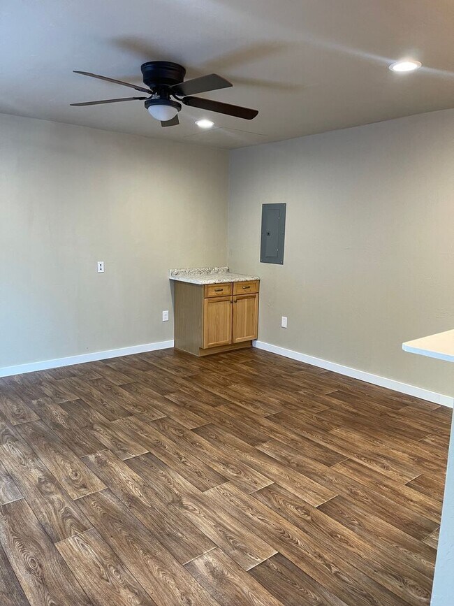 Building Photo - 1 Bedroom 1 Bath in 4 Corners