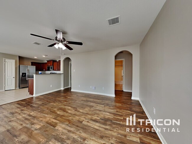 Foto del edificio - 8122 Hall View Dr