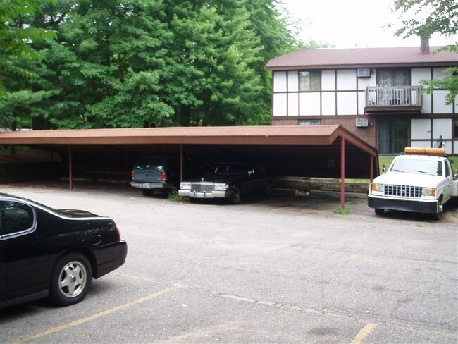 Ashbrook Apartments Rentals - Grand Rapids, MI | Apartments.com Ashbrook Apartments Rentals - Grand Rapids, MI | Apartments.com
