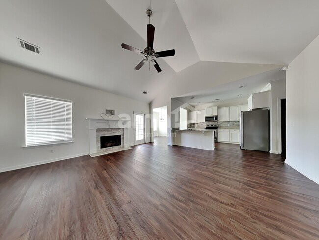 Foto del edificio - 131 Waverly Way