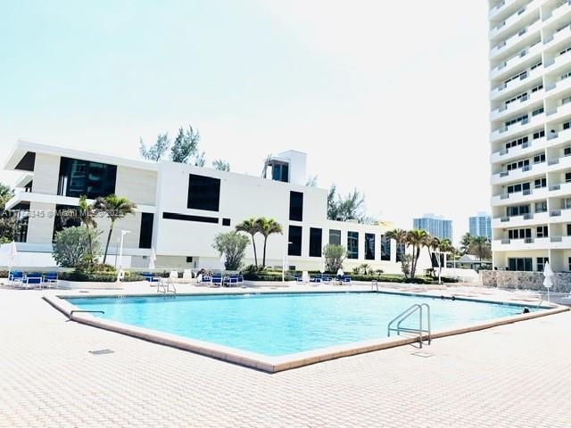 Foto del edificio - 3180 S Ocean Dr