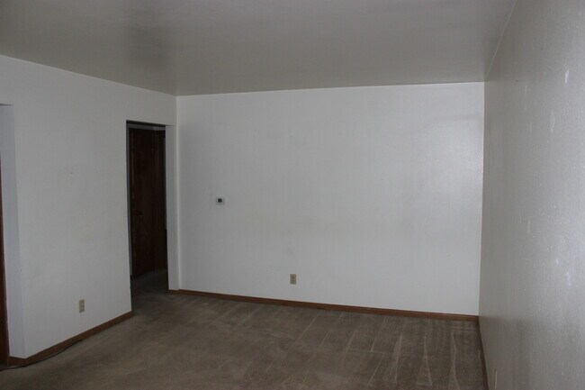 Building Photo - 2228 Melrose Avenue, Available June 10th!