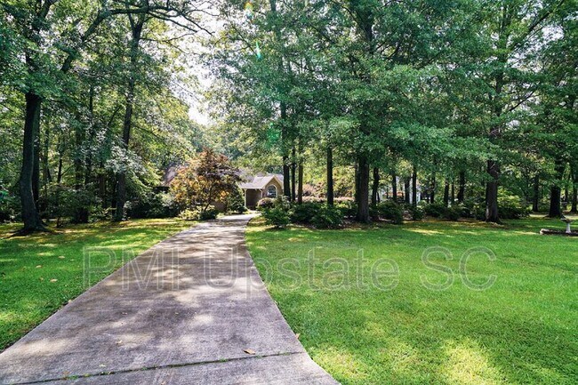 Foto del edificio - 165 Battleground Rd