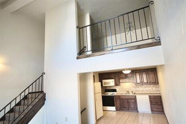 Building Photo - 2412 Canter Ln