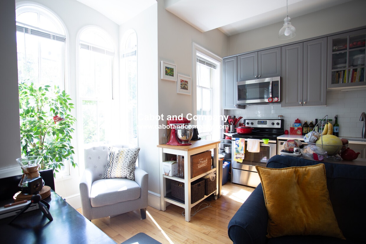 Primary Photo - 637 Tremont St