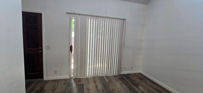 Foto del edificio - East Ventura Condo - One Bedroom Loft