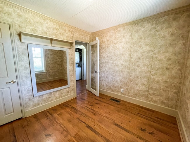 Building Photo - 450 Hill Terrace