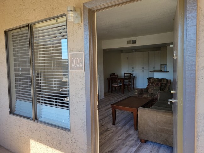Entrace - 5995 N 78th St