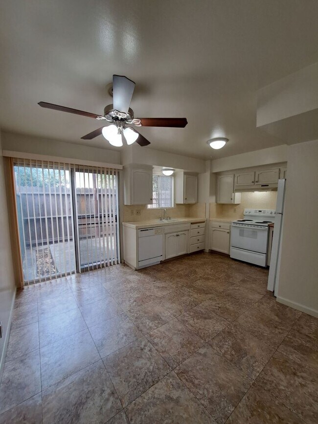 Building Photo - 3355 E Sierra Madre Ave