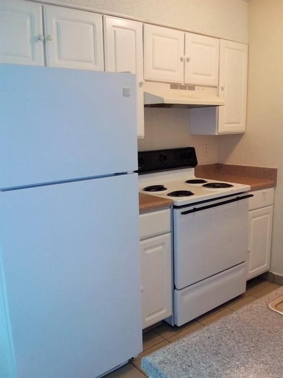 Building Photo - 2620 Delavan Ave