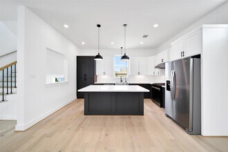 Building Photo - 717 Marcella St