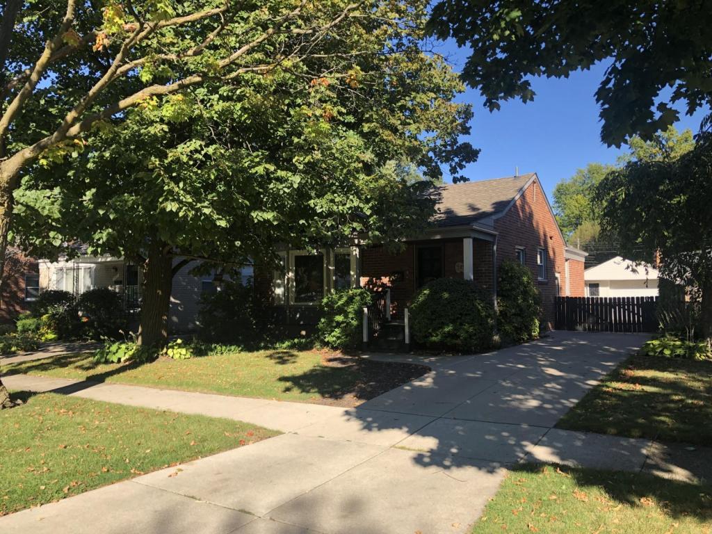 Primary Photo - 1455 S Eton St