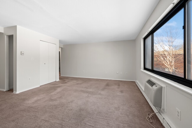 Foto del edificio - 43 Olcott Dr