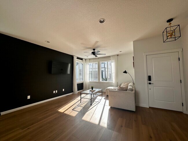 Building Photo - 5886 Spring Breeze Dr