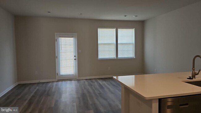 Foto del edificio - 18 Elliot Ln