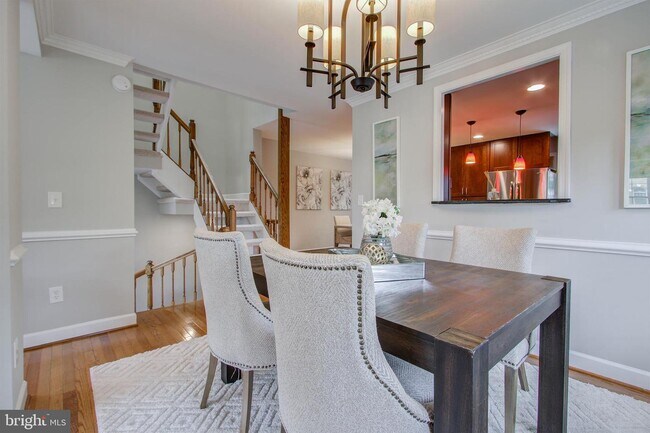 Building Photo - 8047 Merry Oaks Ct